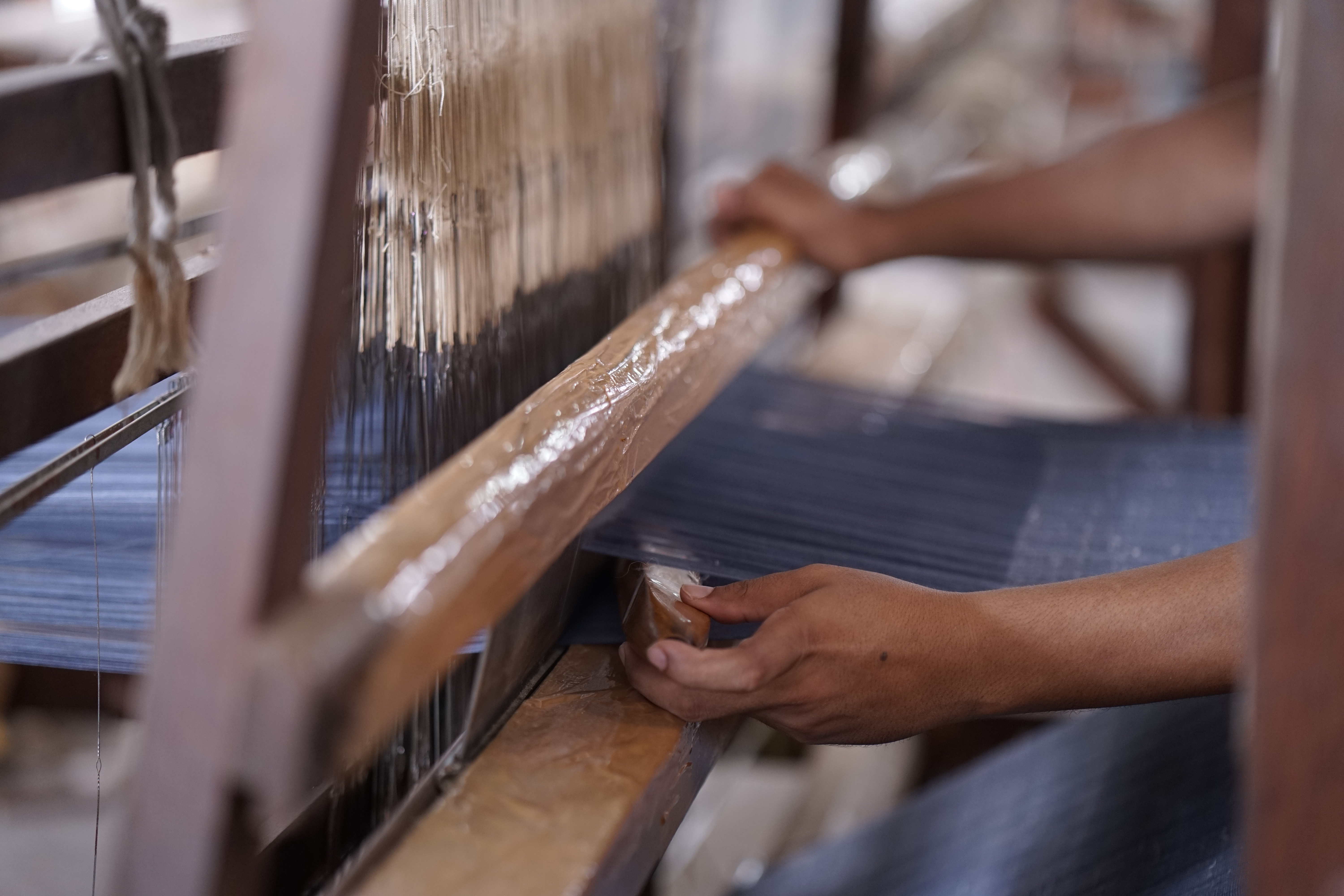 Hand weaving on Jacquard loom
